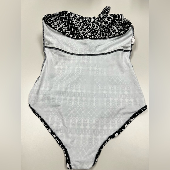 Halter One-Piece Swimsuit - Picture 8 of 10